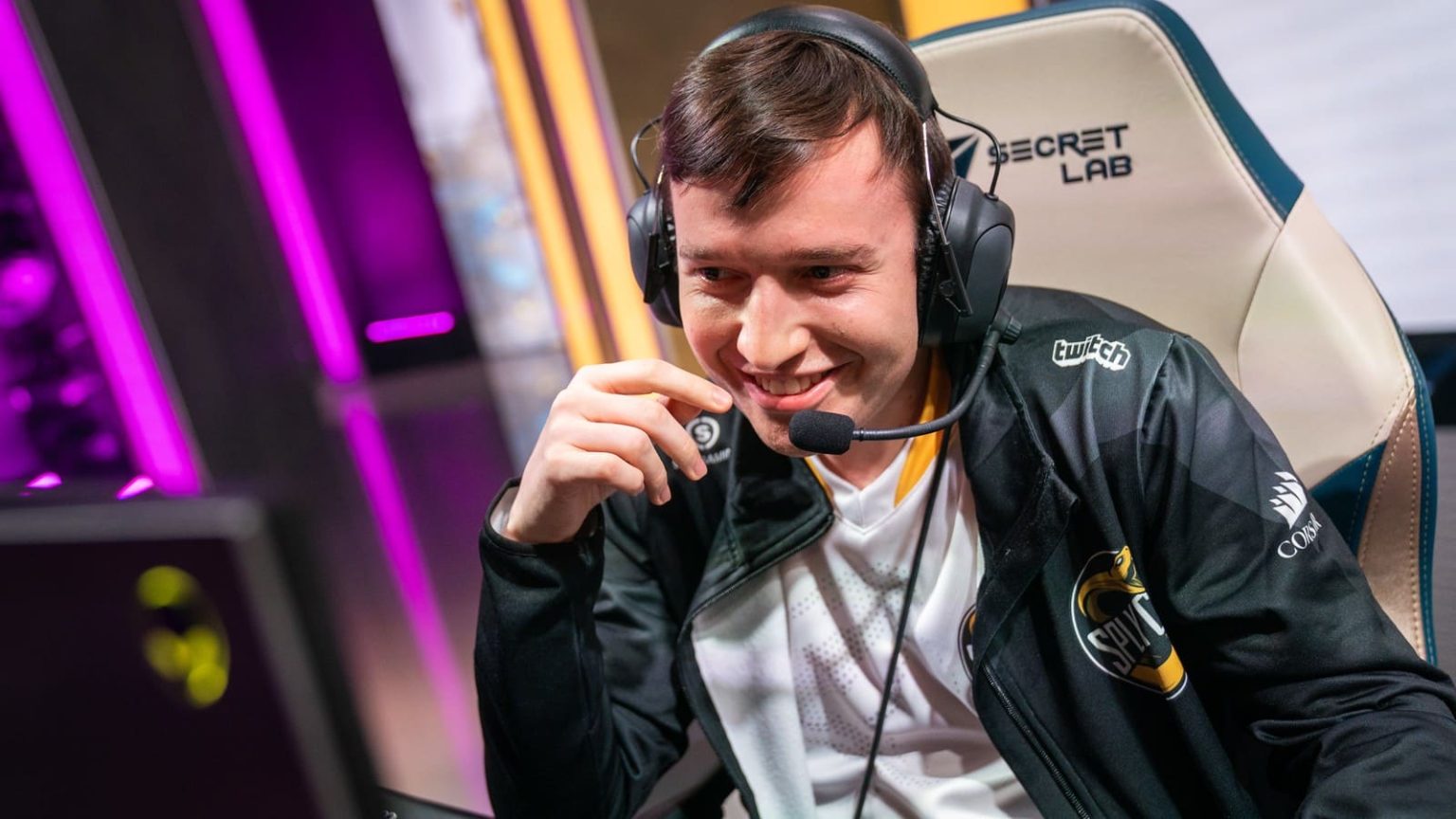 Legendary Top Laner Vizicsacsi Joins Astralis