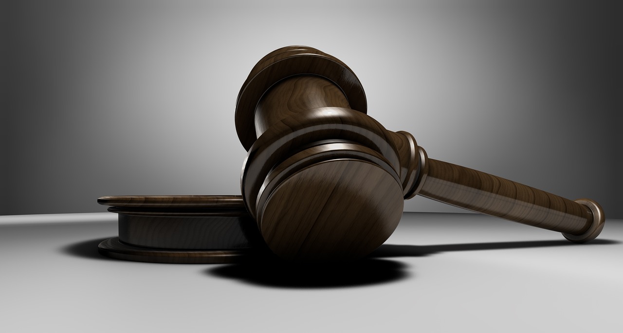https://pixabay.com/photos/judge-hammer-auction-hammer-auction-3665164/